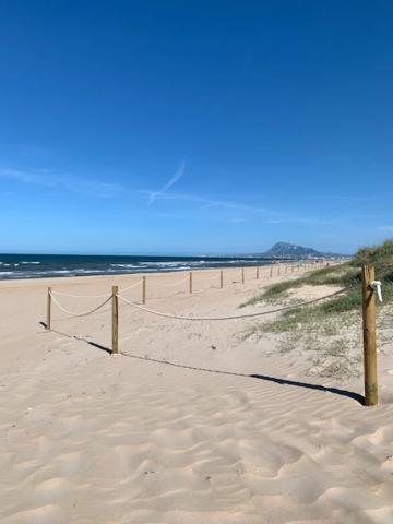 Apartament Palmeras En La Playa - House In